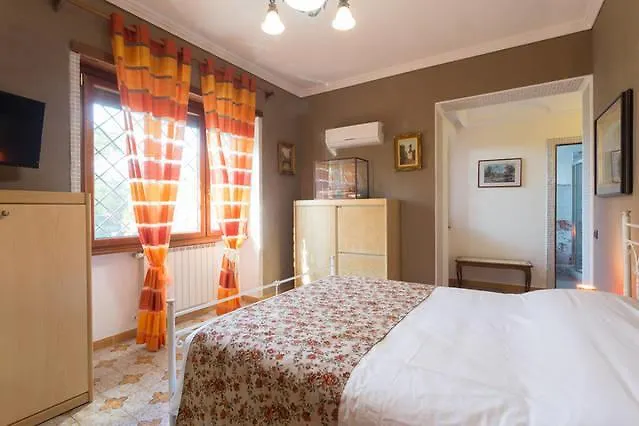 Villa Roma '900 Affitta Camere 3*, Rome